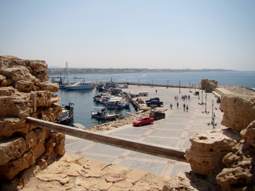 Widok z fortu na port
