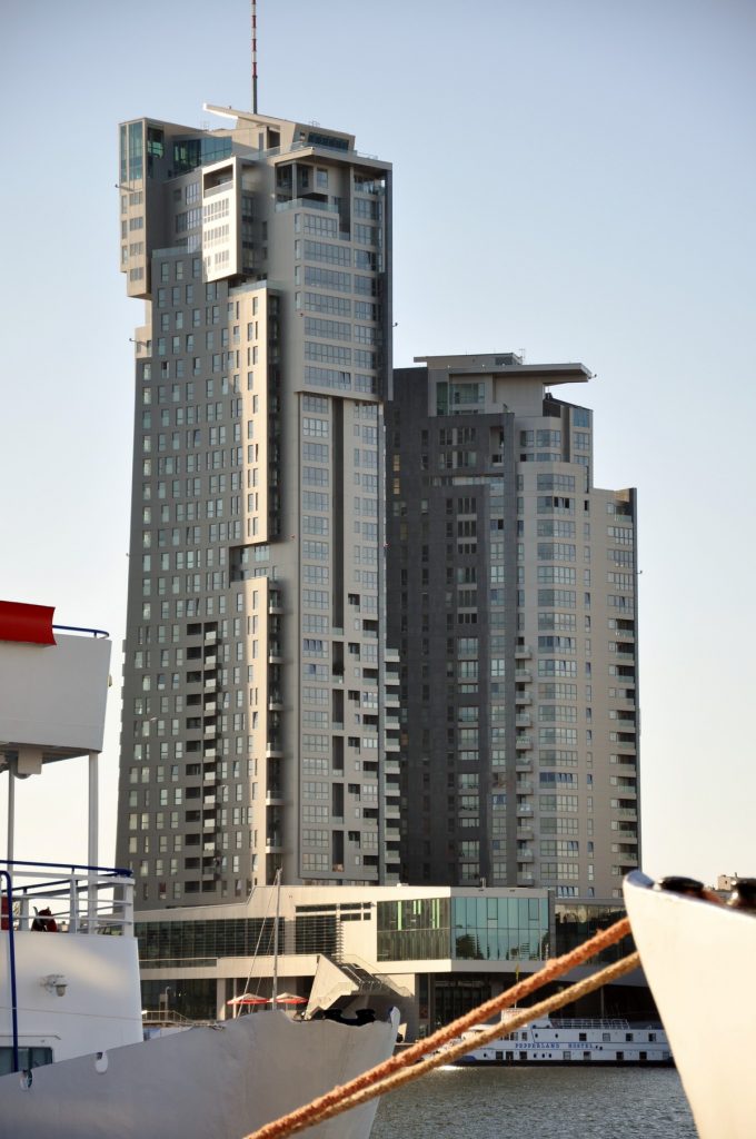 Sea Towers - największy budynek w Trójmieście - 36 pięter i tylko 12 m do linii brzegowej
